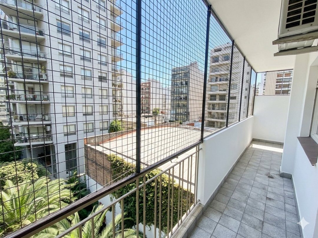 Vende tres amb grande en Flores contrafrente