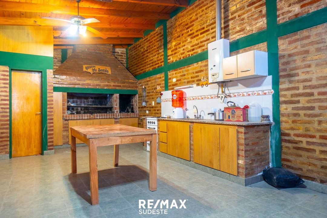 VENTA CASA MAS DEPARTAMENTO Y QUINCHO