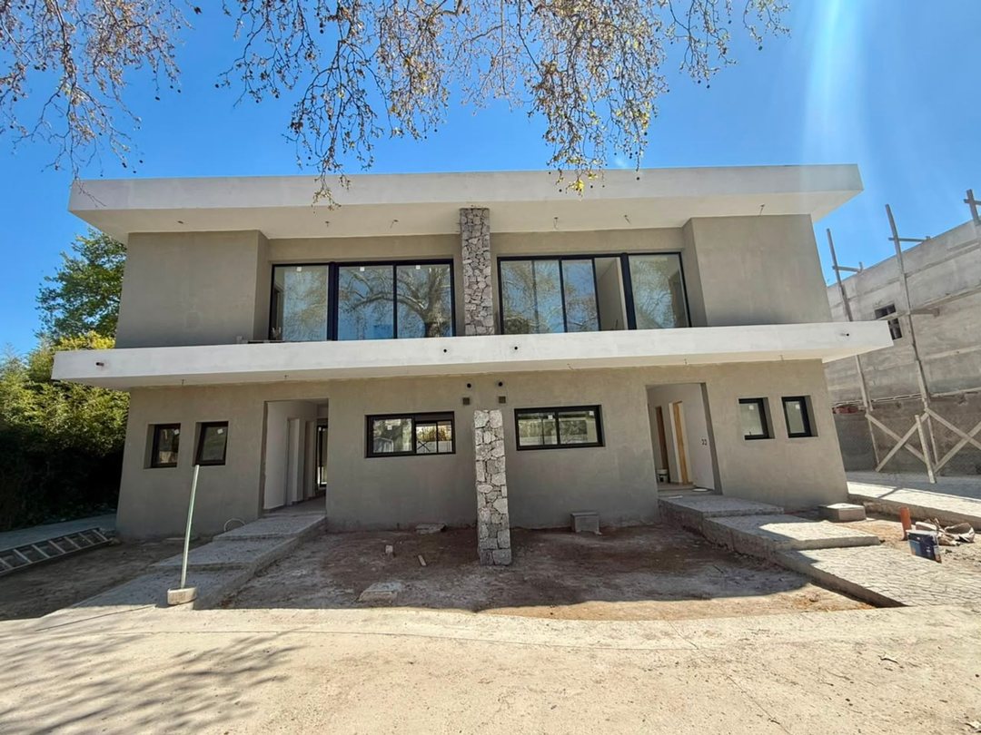VENTA DE CASA EN BARRIO CERRADO EN BELLA VISTA