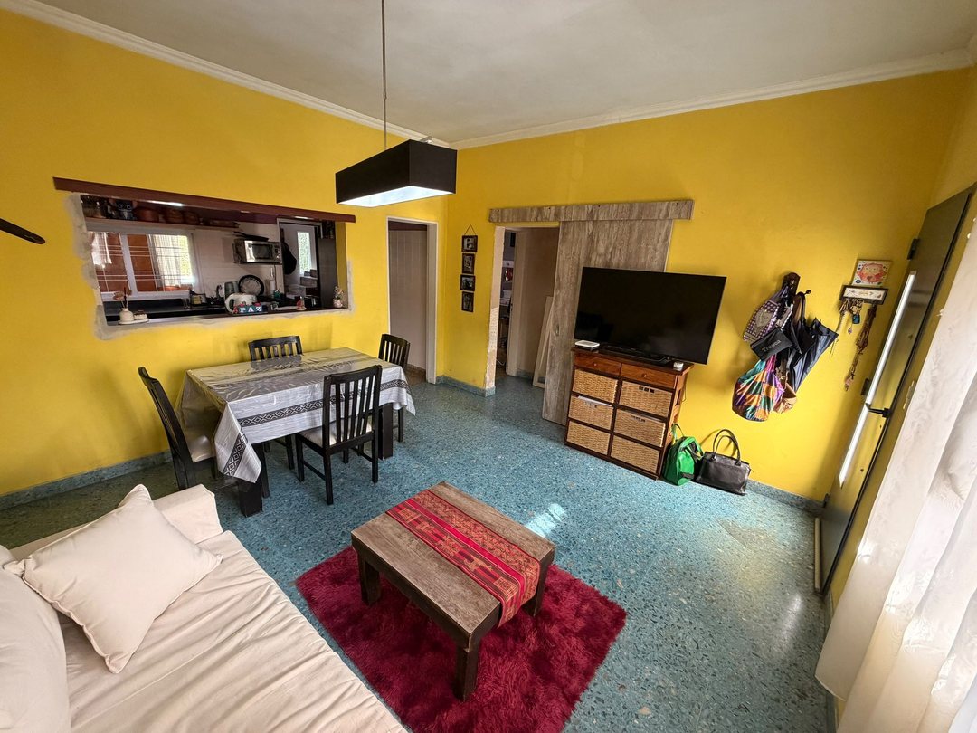 VENTA CASA CON PILETA EN ISIDRO CASANOVA