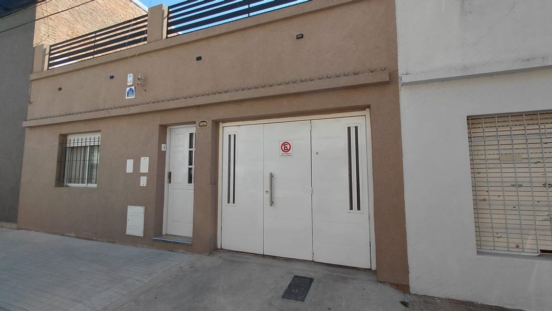 VENTA  CASA DE 3 DORMITORIOS CON COCHERA Y TERRAZA
