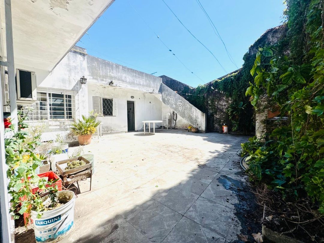 VENTA CASA 4 AMBIENTES + LOCAL EN MORON