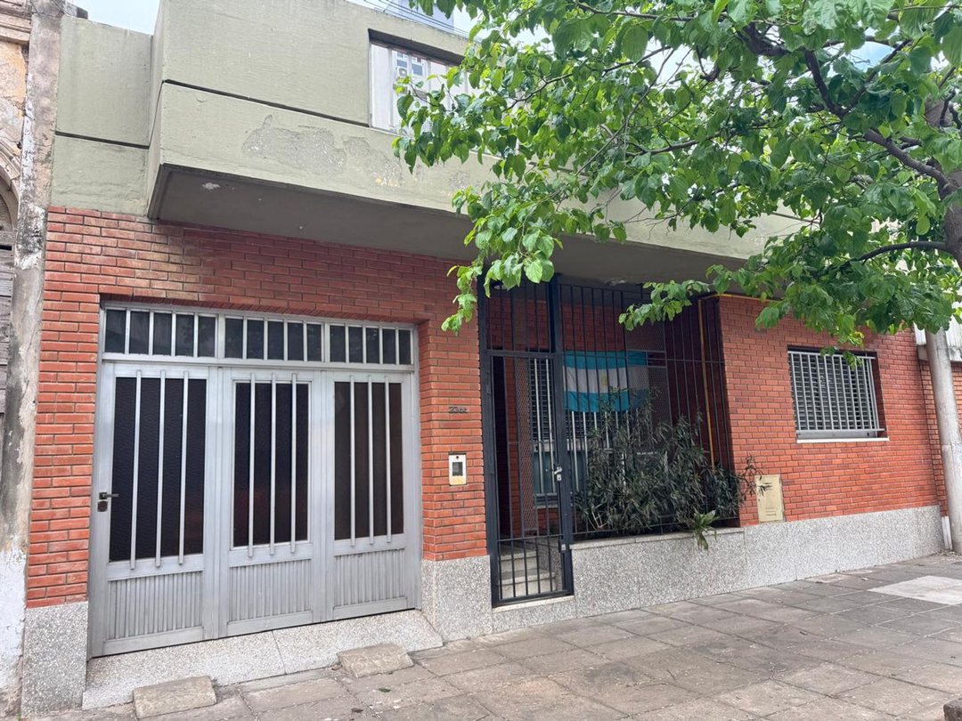 VENTA !! Casa 4 Dorm. en Barrio Candioti Sur