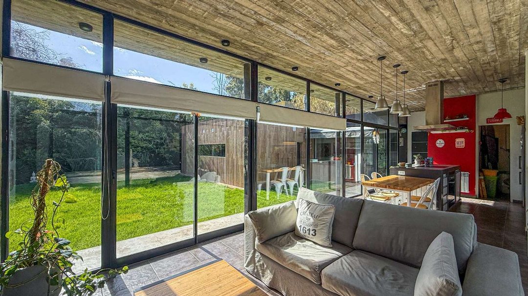 Venta Casa 3 ambientes Bosque P Ramos moderna
