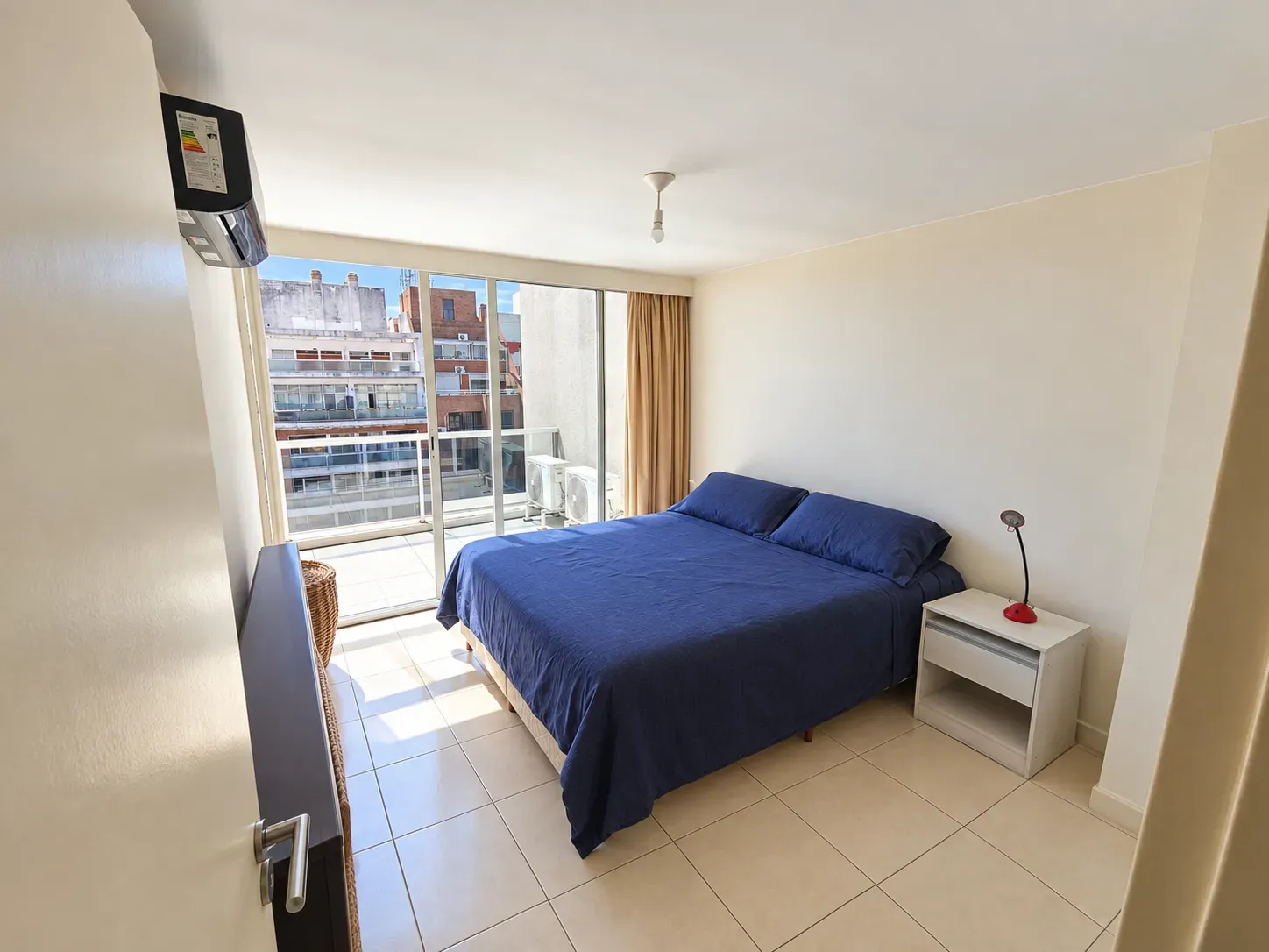 DEPARTAMENTO AMOBLADO | 2 DORMITORIOS | BALCÓN CON PARRILLA | PILETA | COCHERA | NUEVA CÓRDOBA