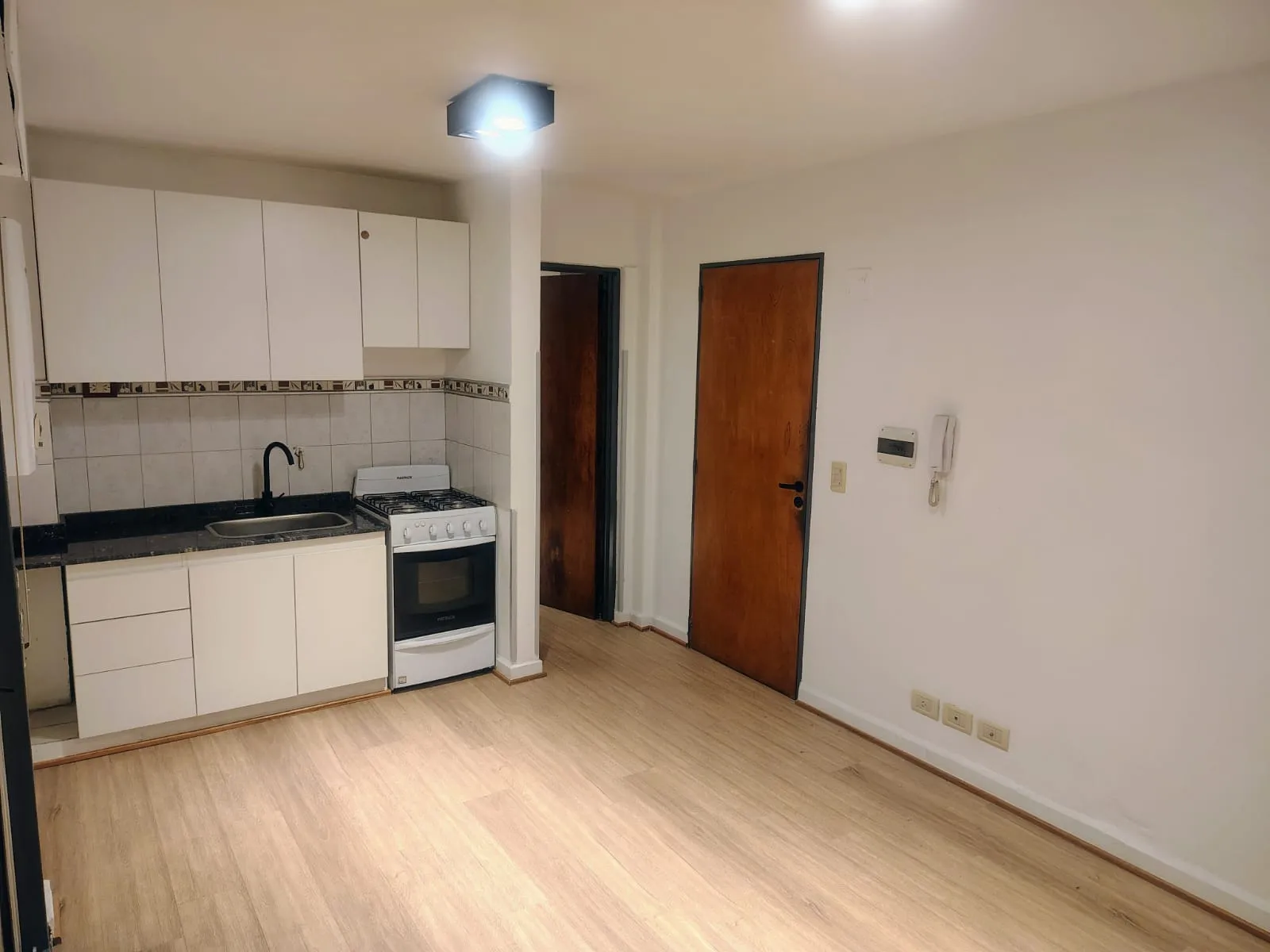 Departamento 1 dormitorio reciclado con 2 balcones y vista a Plaza España | Nueva Córdoba
