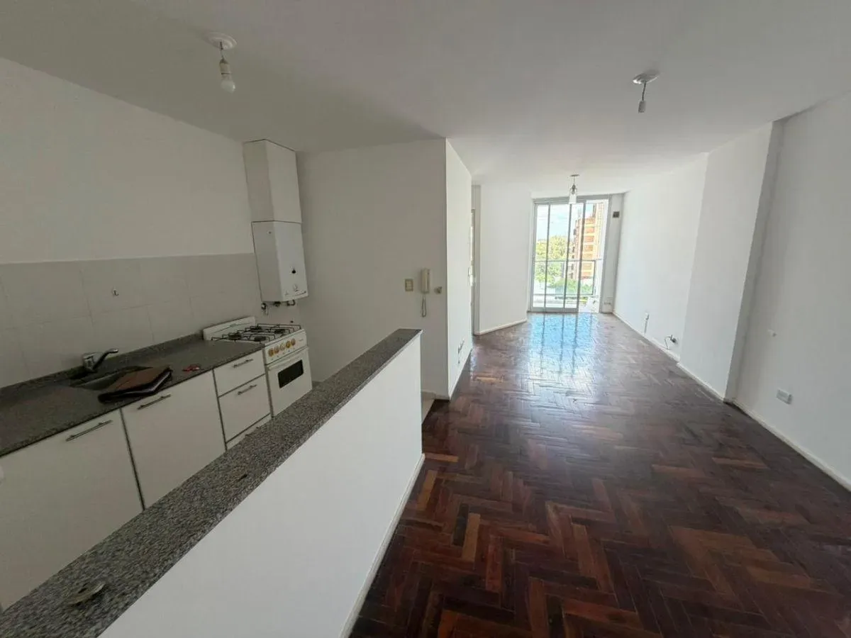 BELLO MODERNO DTO BALCON a la calle 1 DOR 60m2 GRANDE DESOCUPADO FRENTE PARQUE L TEJAS Y C. UNIVE