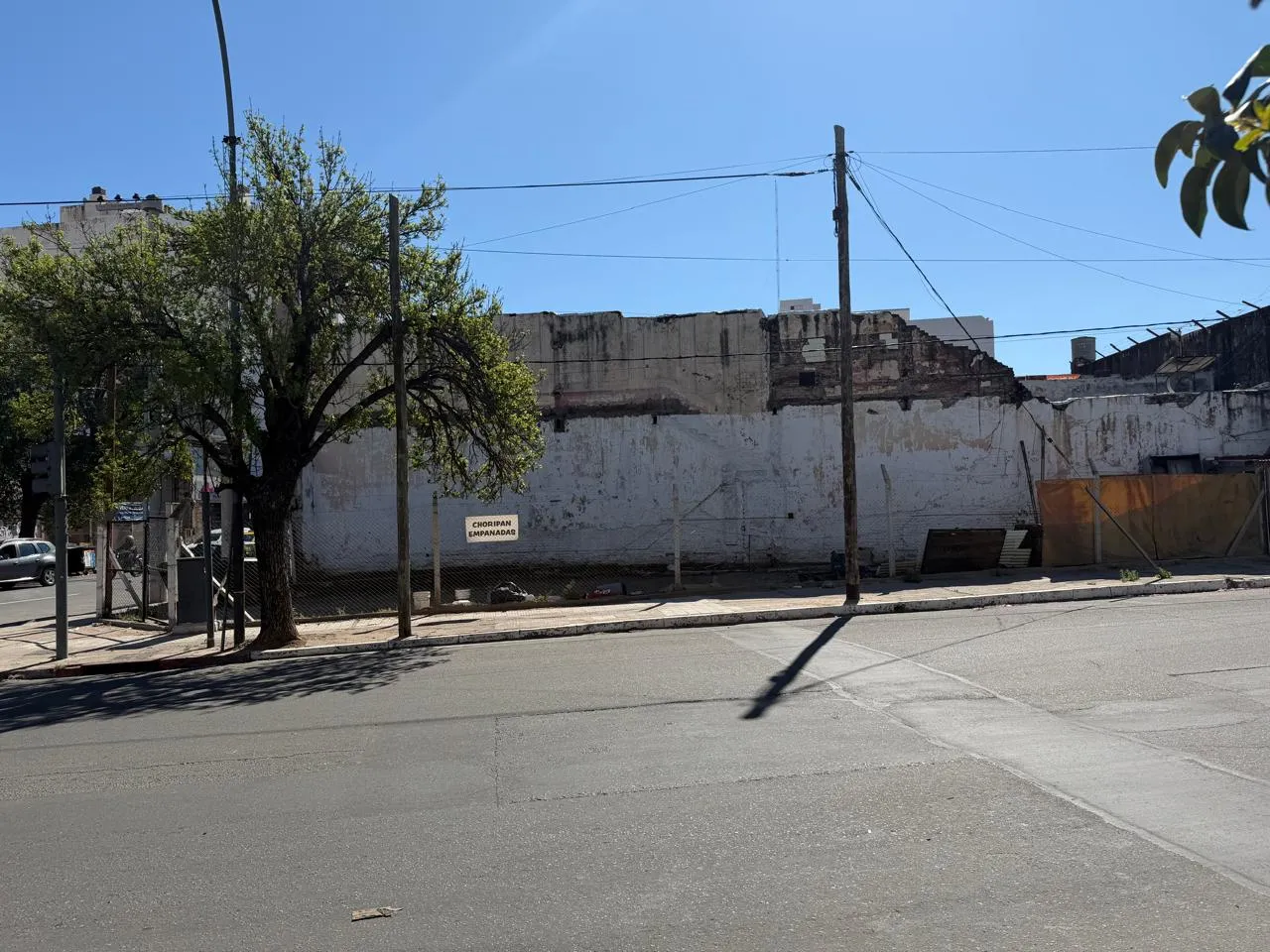Espectacular esquina J.L.Cabrera y J.B.Justo
