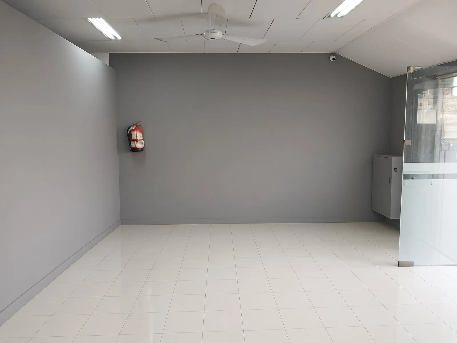 Se alquila local comercial sobre Av alem 1500
