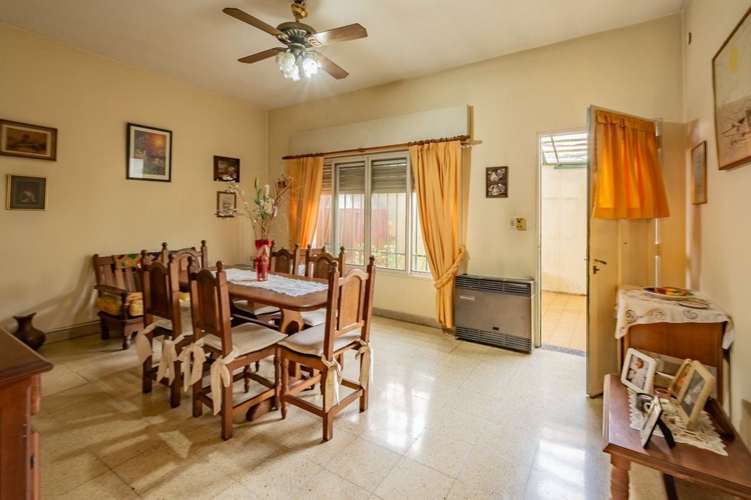 Venta Casa de 3 ambientes con jardin -  Ciudadela