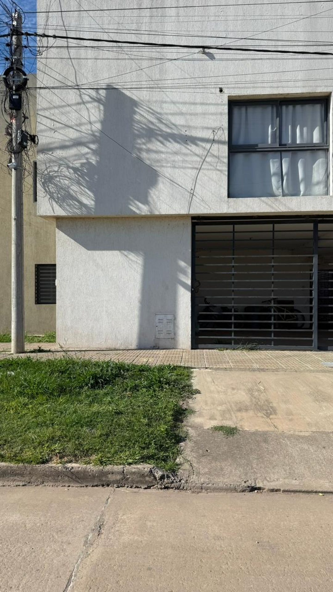 SE VENDE COCHERA - Zona Facultad