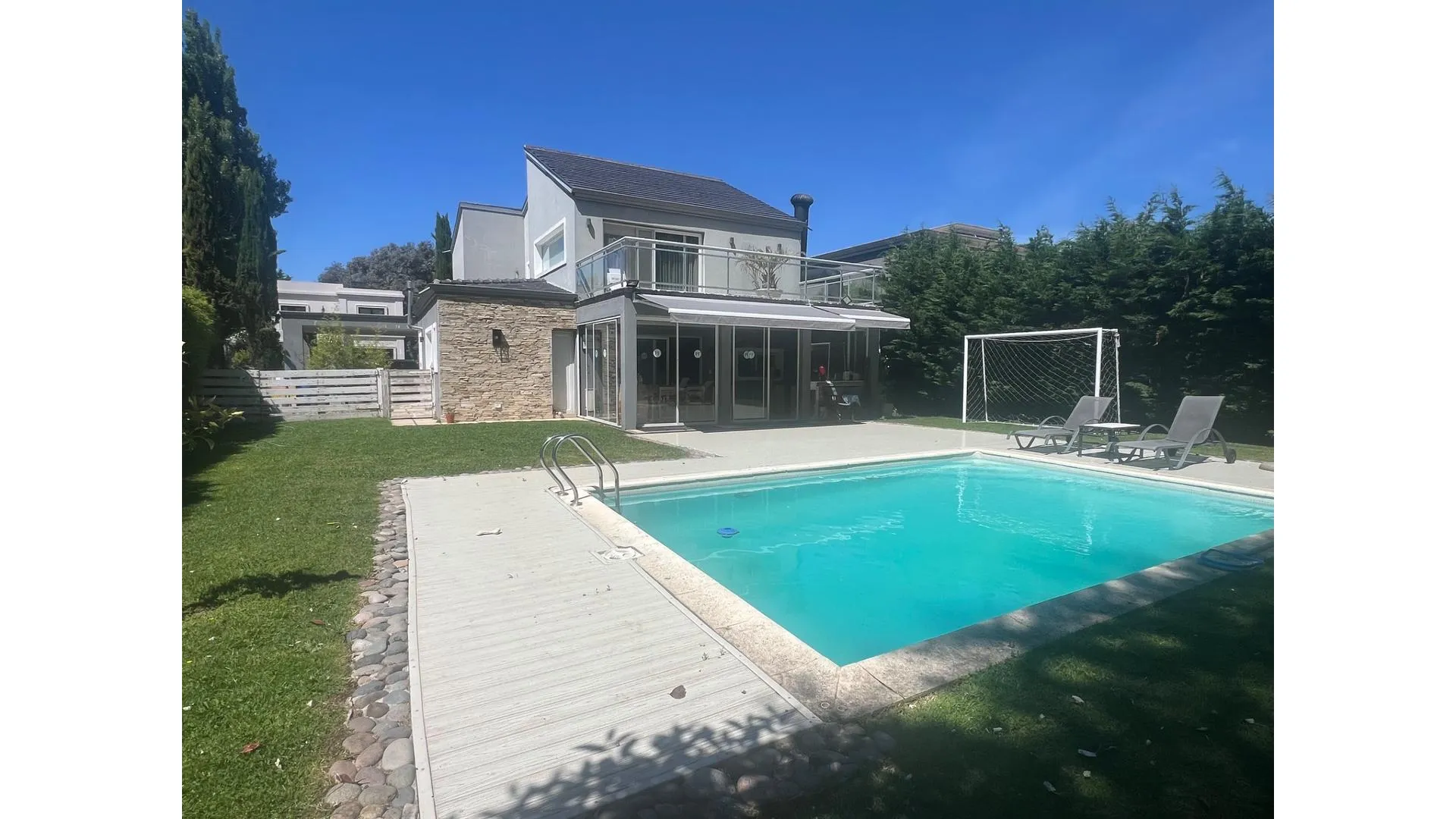 Casa con parque y piscina climatizada - Rumenco b. privado