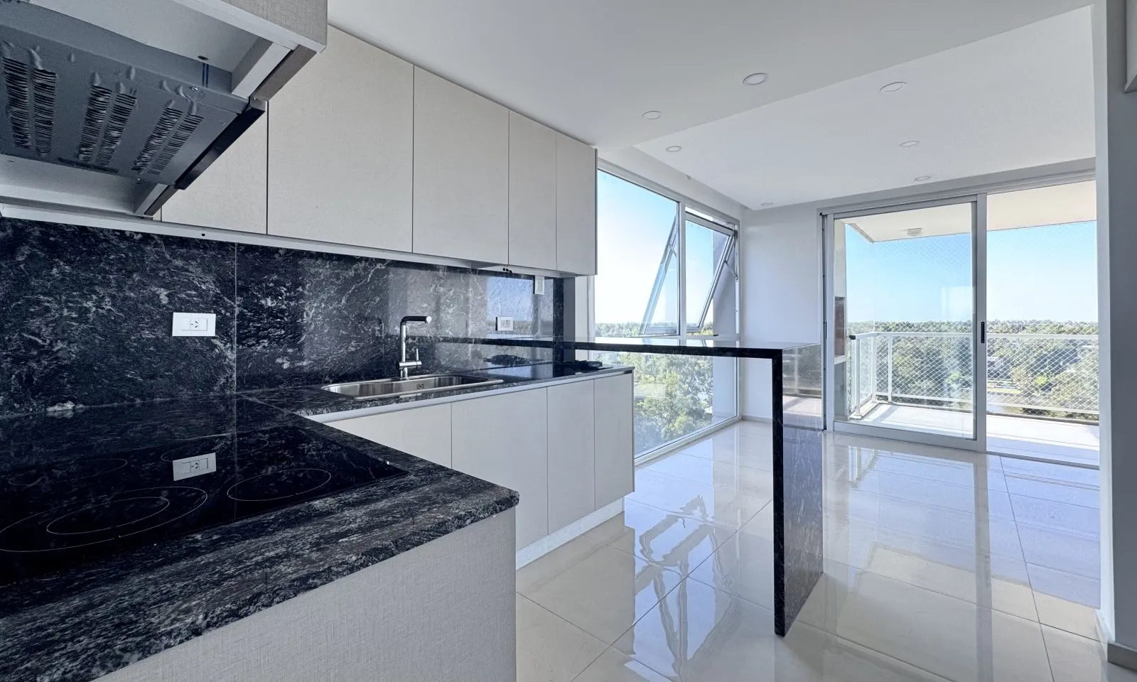 Venta. Departamento 3 dormitorios, 2 cocheras, Amenities. Fisherton