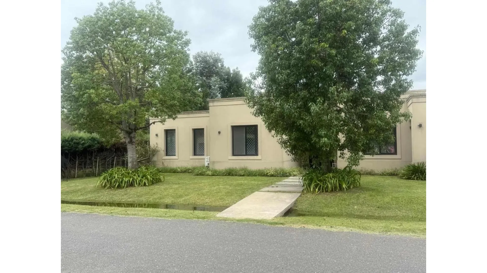 CASA EN VENTA "SANTA ANA" MORENO