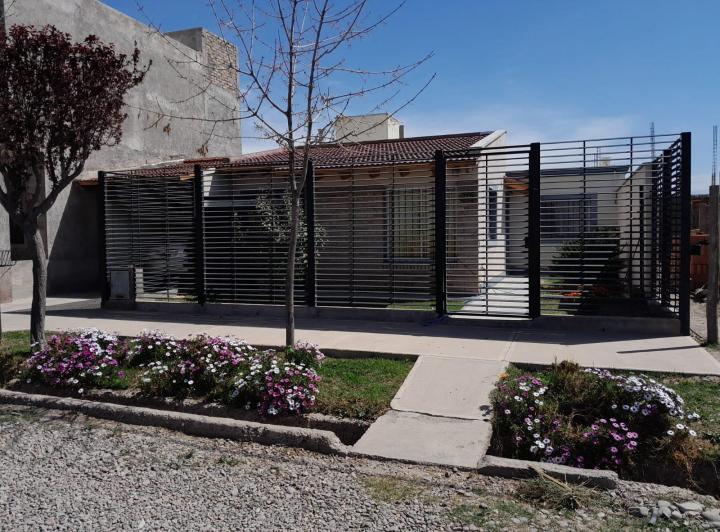 Casa · 95m² · 6 Ambientes · 2 Cocheras