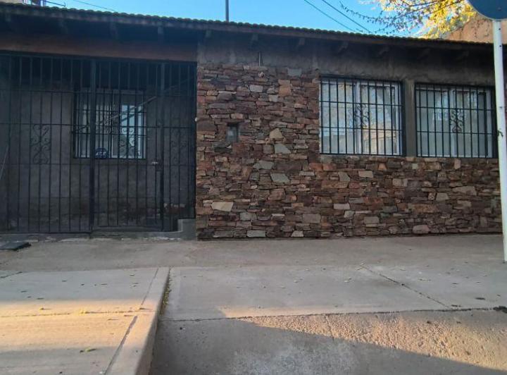 Casa · 147m² · 8 Ambientes · 2 Cocheras