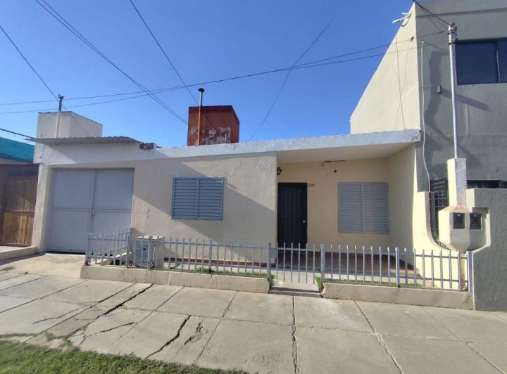 Casa · 90m² · 5 Ambientes · 1 Cochera