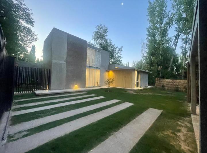 Casa · 430m² · 5 Ambientes · 1 Cochera