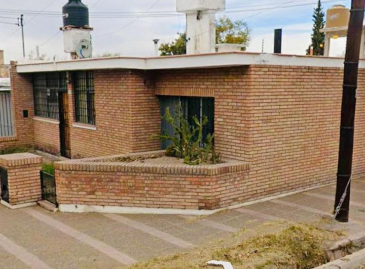 Casa · 100m² · 5 Ambientes · 2 Cocheras