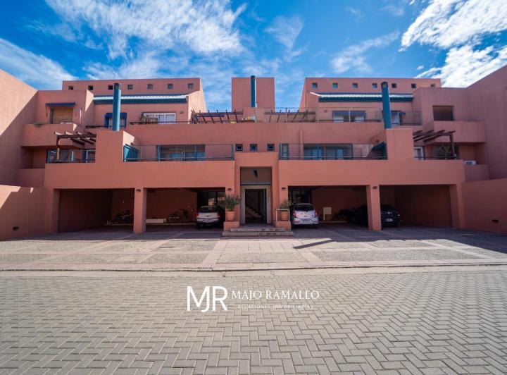 Departamento · 88m² · 4 Ambientes · 1 Cochera