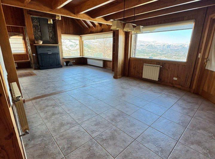 Casa · 220m² · 6 Ambientes · 2 Cocheras