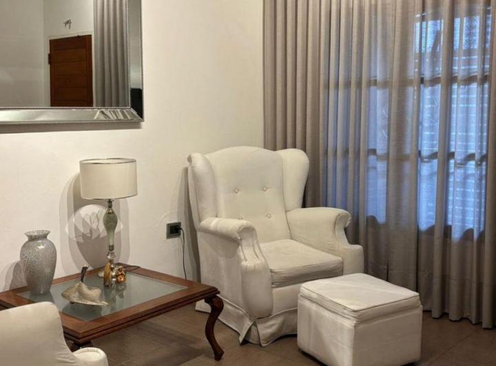 Casa · 250m² · 11 Ambientes · 4 Cocheras