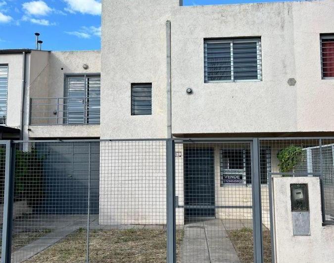 Casa · 140m² · 4 Ambientes · 1 Cochera