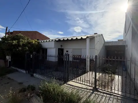 Venta de casa 3 ambientes en mutual, caleta olivia.