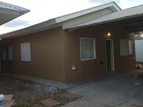 Venta de 2 casas de 4 y 2 ambientes, centro, pico truncado