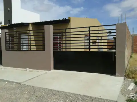Venta de casa 4 ambientes en zona este, pico truncado