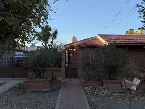 Oportunidad! venta casa 3 ambientes + 2 deptos, centro, caleta olivia