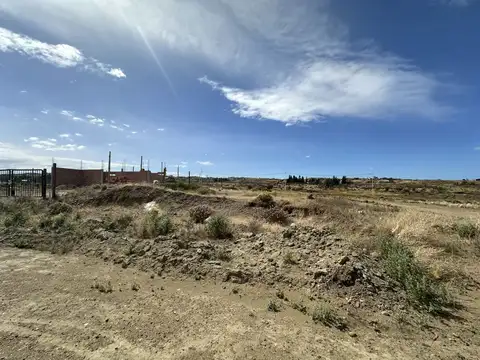 Venta lote en esquina, los aromos, caleta olivia