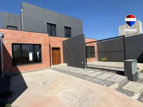 Casa venta a estrenar financia vía aurelia 2 dorm