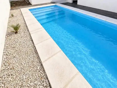 Casa en venta c/ pileta y cochera en tres cerritos