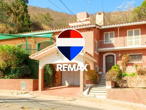 Casa 3 dormitorios venta zona monumento con pileta