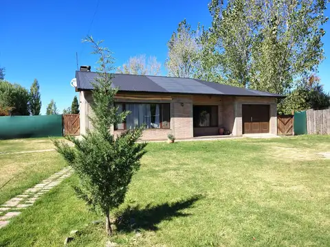 Casa con pileta+departamento en venta rama caida