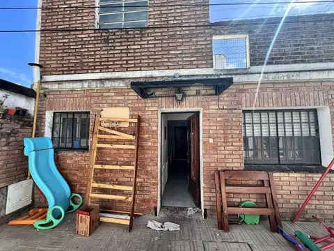 Ph 2 dormitorios en venta, planta baja con patio y escritura, barrio jardín