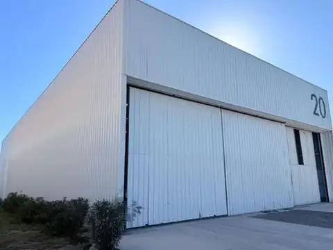 Alquilo nave industrial en polo 52 de 900 m2