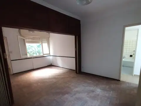 Casa de planta alta en alquiler, de 3 dormitorios, con gran terraza!