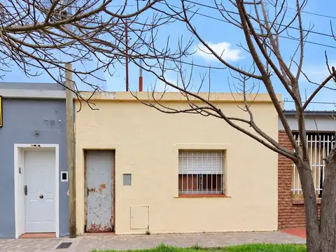 En venta casa con patio verde