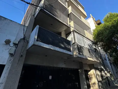 Monoambiente – semi estrenar – contra frente – placard – entrega inmediata.