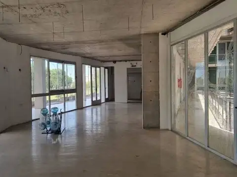 Se vende local comercial en el puerto