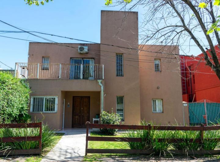 Casa · 177m² · 5 Ambientes · 2 Cocheras