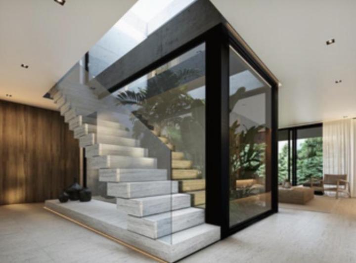 Casa · 335m² · 5 Ambientes · 2 Cocheras