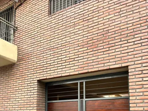 Venta cochera en m. comas y s.martín, cercano a bv