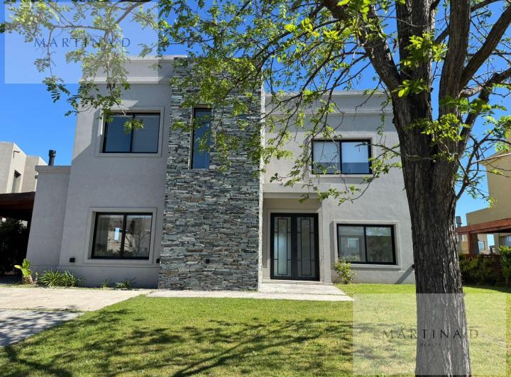 Casa · 280m² · 6 Ambientes · 7 Cocheras