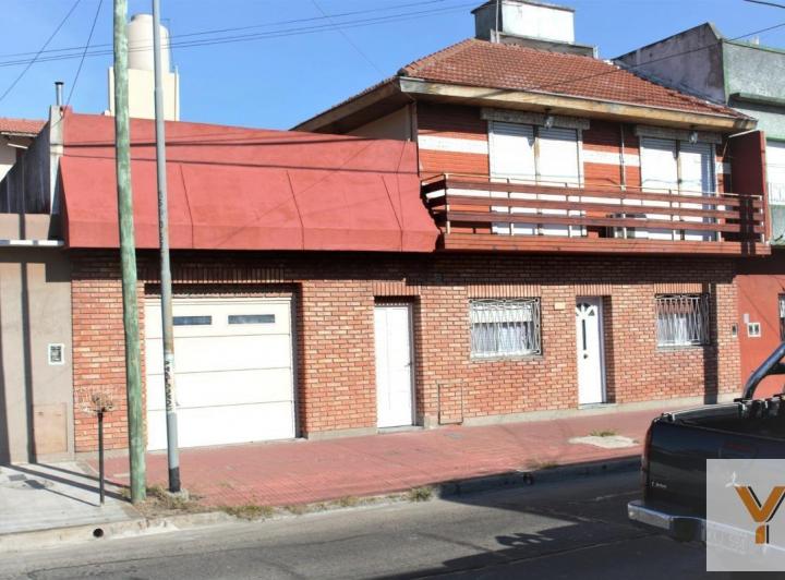 Casa · 140m² · 9 Ambientes · 1 Cochera