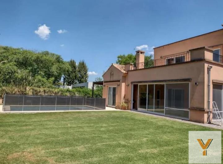 Casa · 350m² · 10 Ambientes · 1 Cochera