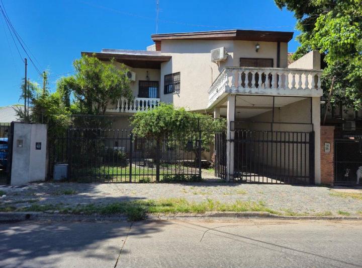 Casa · 151m² · 5 Ambientes · 2 Cocheras