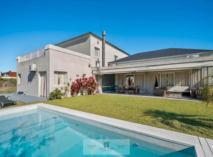 Casa · 1070m² · 9 Ambientes
